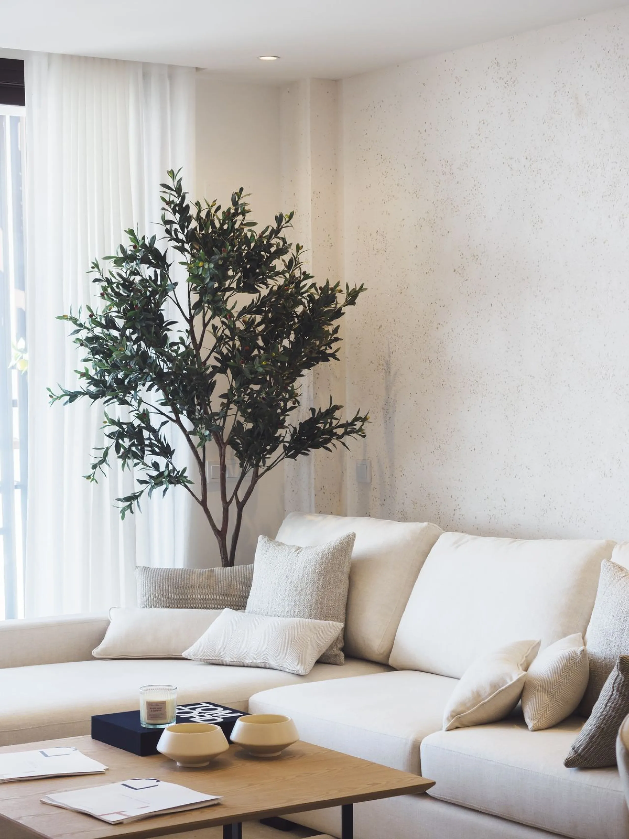 This spectacular brand new penthouse, located in one of the best areas of the exclusive El Higuerón.
