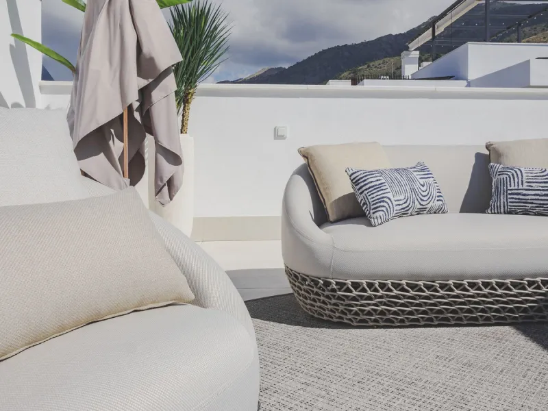 This spectacular brand new penthouse, located in one of the best areas of the exclusive El Higuerón.