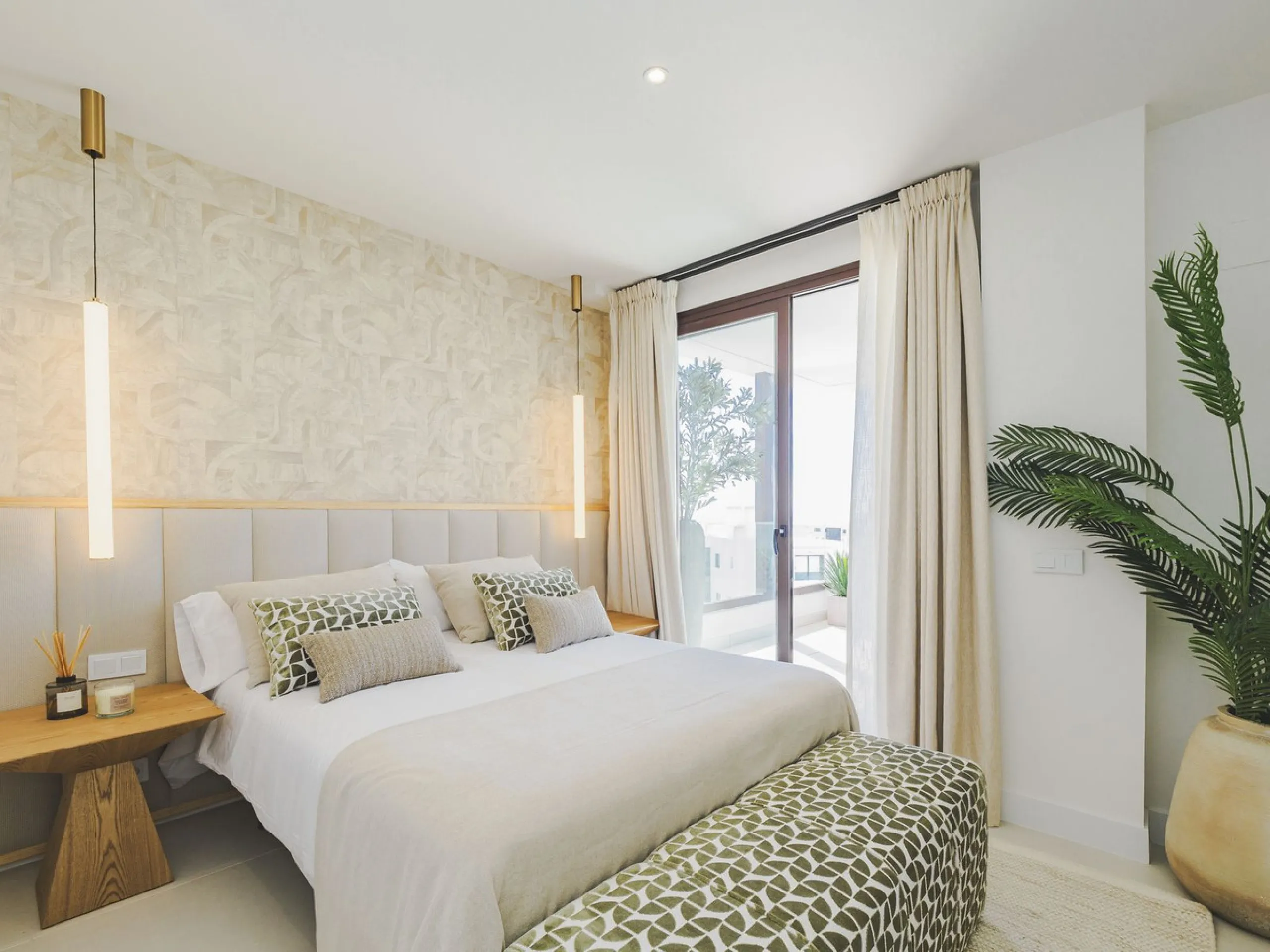 This spectacular brand new penthouse, located in one of the best areas of the exclusive El Higuerón.