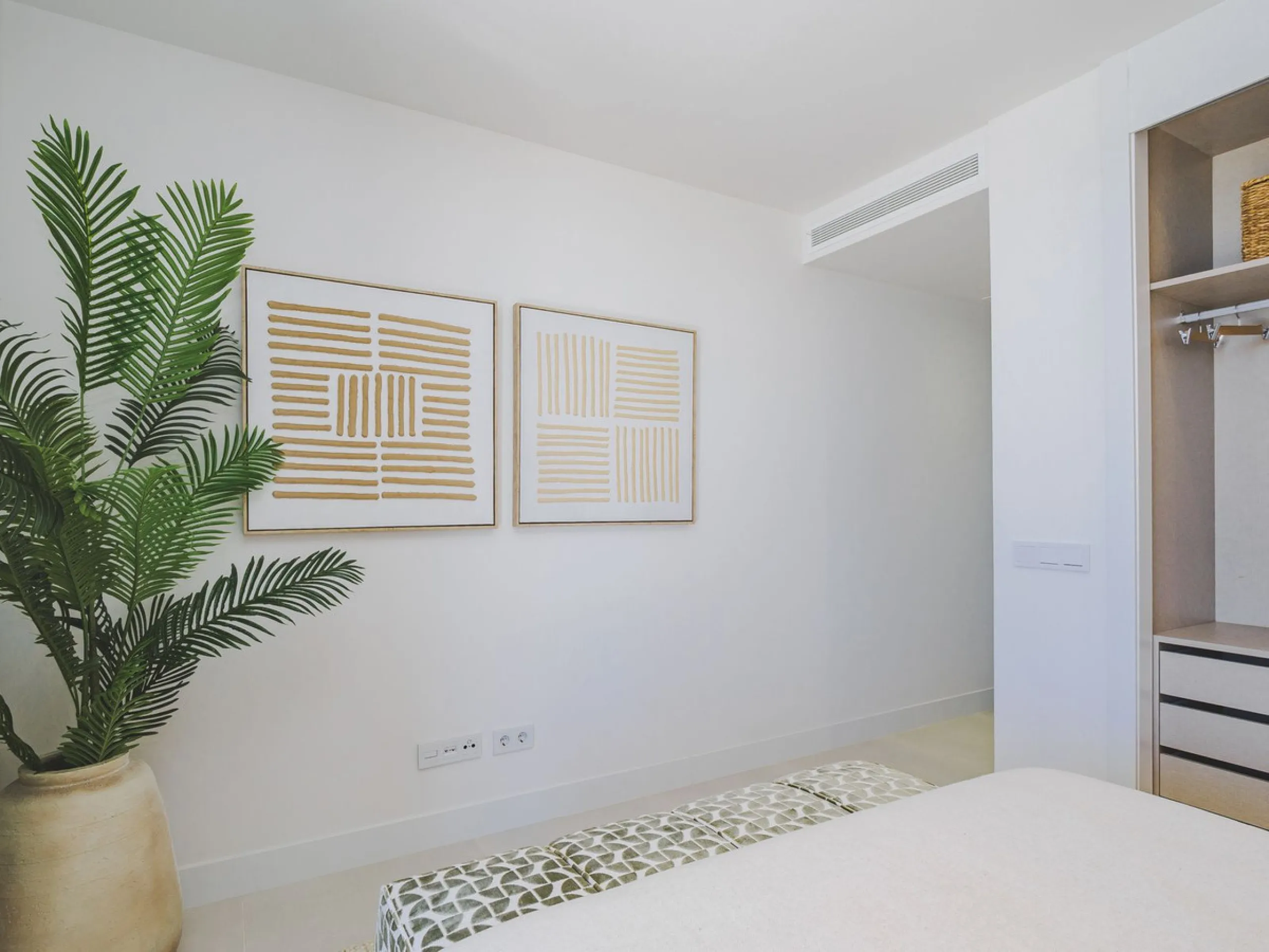 This spectacular brand new penthouse, located in one of the best areas of the exclusive El Higuerón.