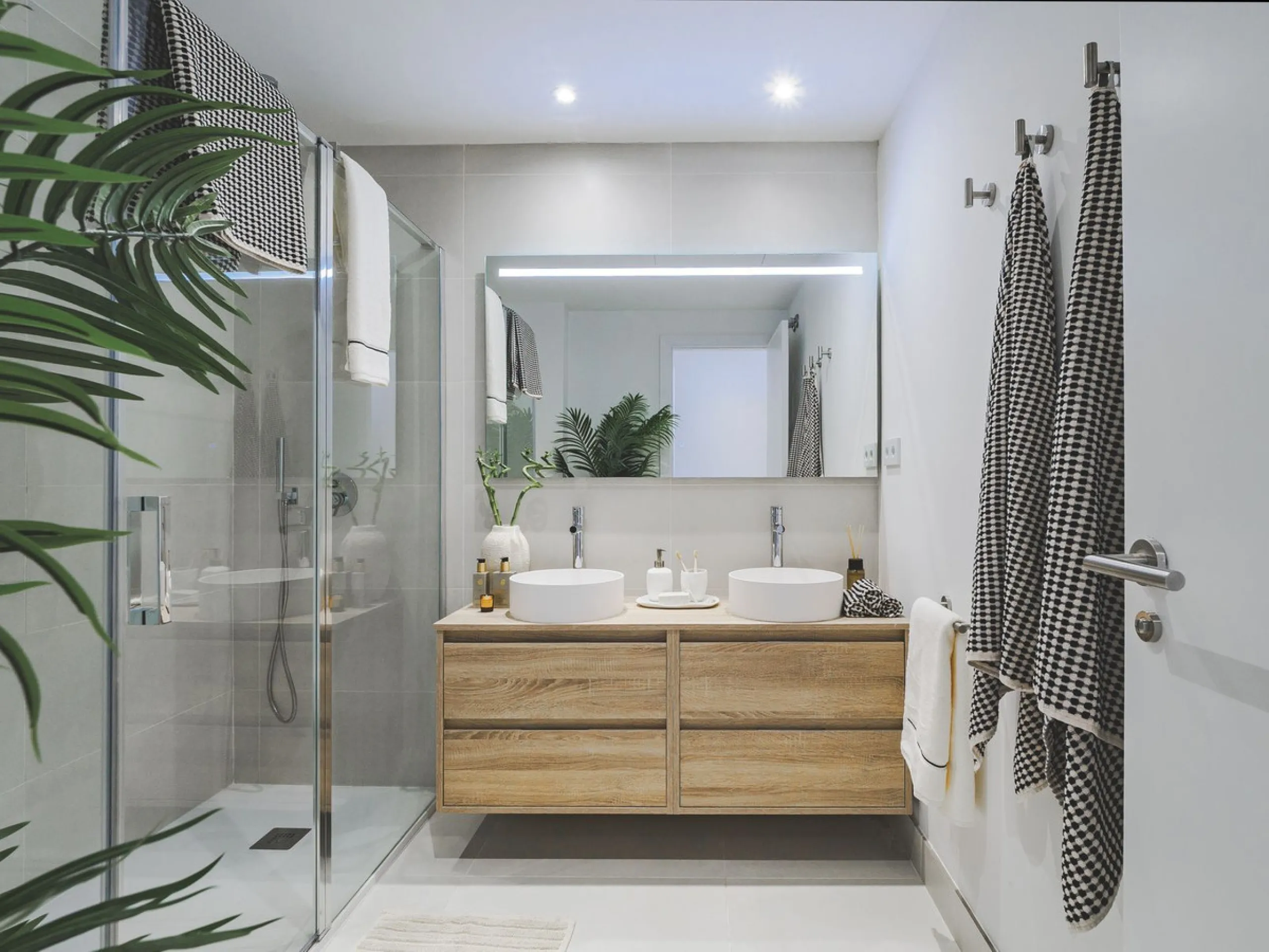 This spectacular brand new penthouse, located in one of the best areas of the exclusive El Higuerón.