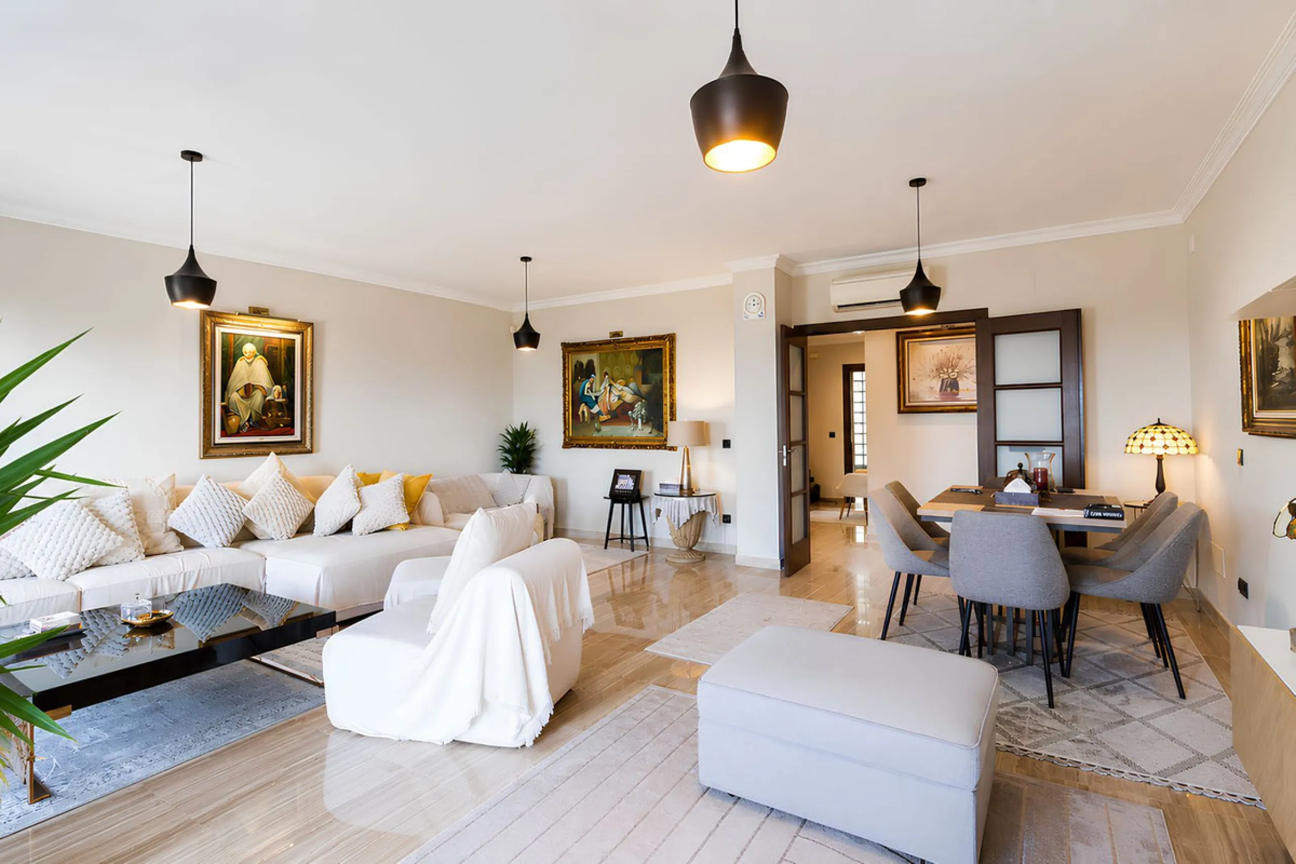 Apartment - Middle Floor Apartment в продаже в Fuengirola, Málaga. В доме 4 спален и 4 ванных комнат. Площадь дома 220 м²