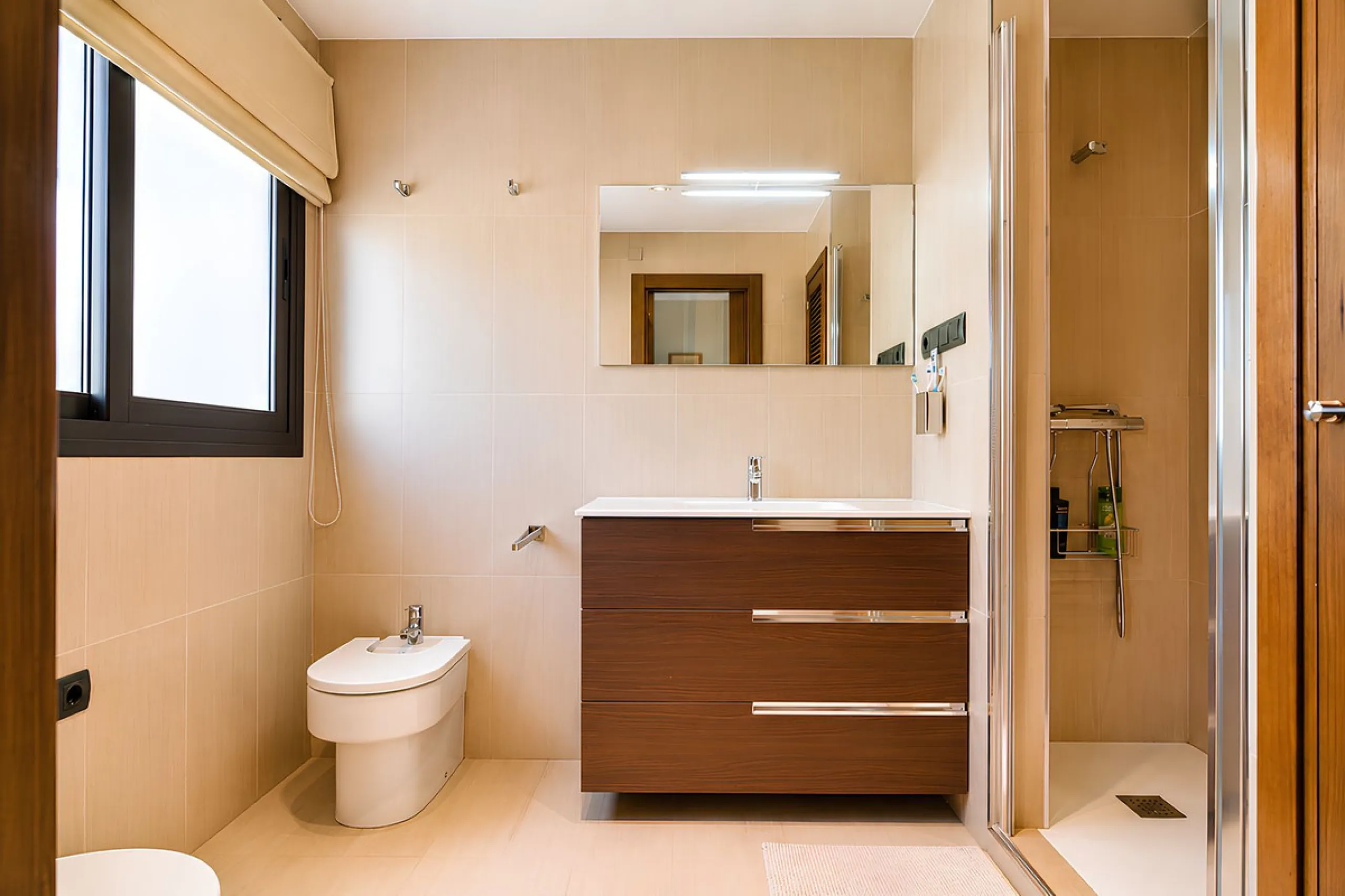 Apartment - Middle Floor Apartment в продаже в Fuengirola, Málaga. В доме 4 спален и 4 ванных комнат. Площадь дома 220 м²