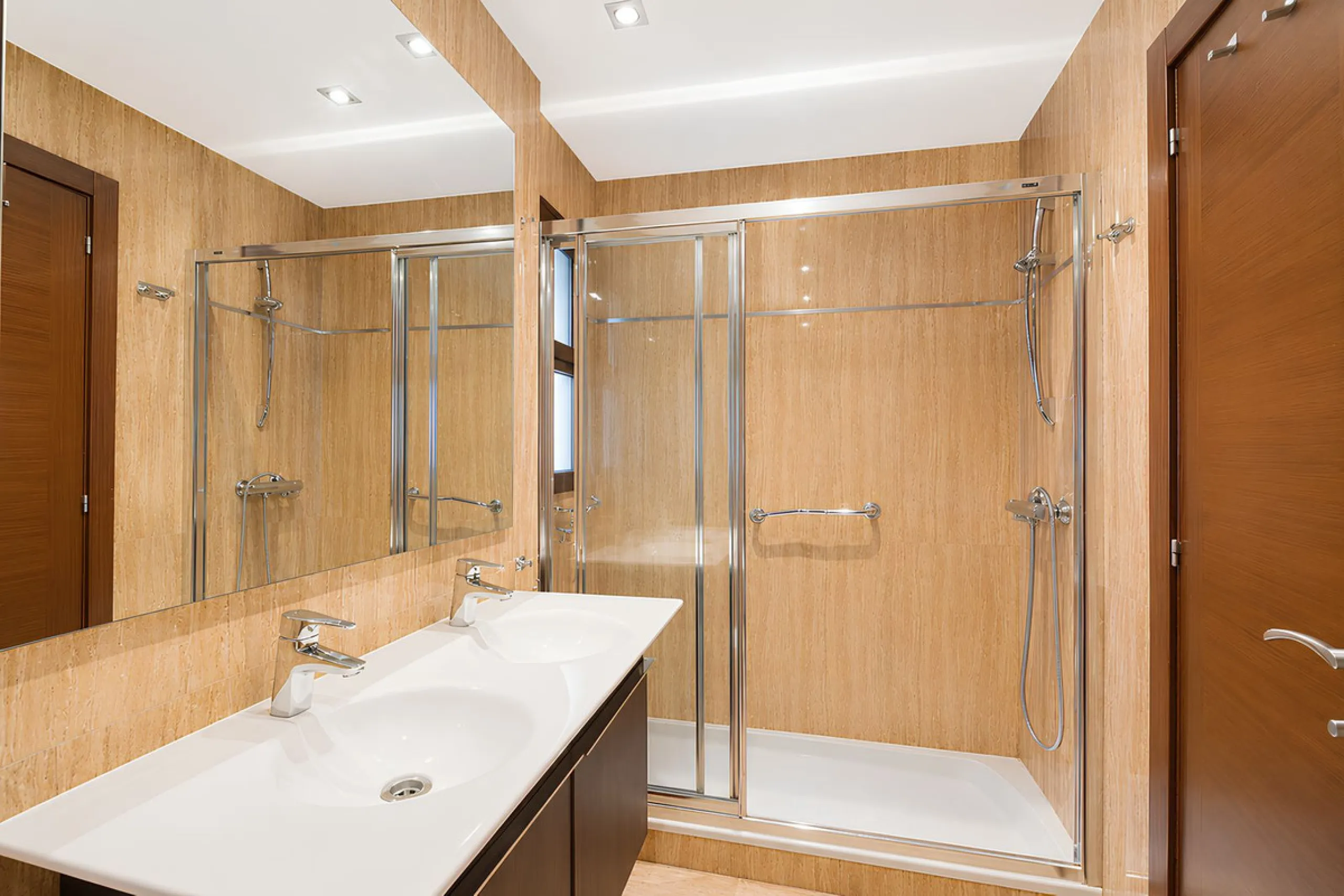 Apartment - Middle Floor Apartment в продаже в Fuengirola, Málaga. В доме 4 спален и 4 ванных комнат. Площадь дома 220 м²