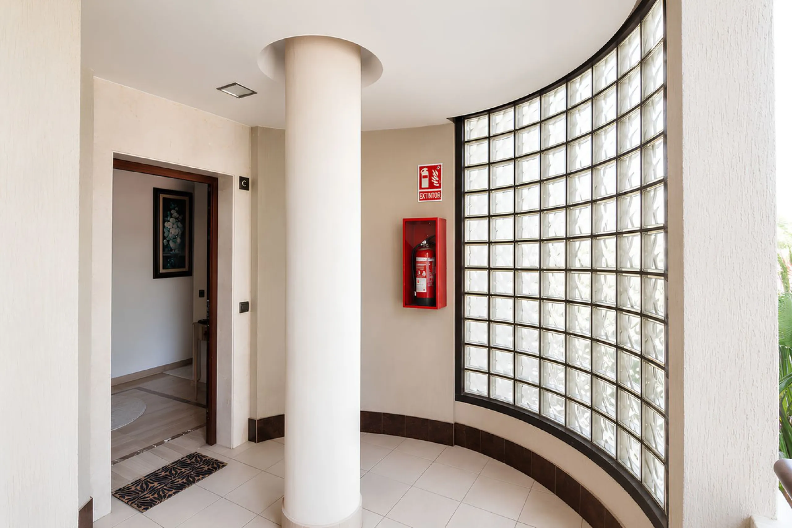 Apartment - Middle Floor Apartment в продаже в Fuengirola, Málaga. В доме 4 спален и 4 ванных комнат. Площадь дома 220 м²
