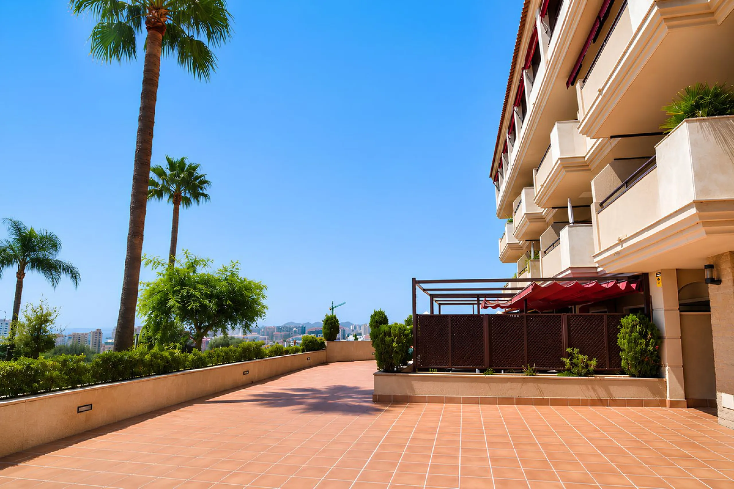 Apartment - Middle Floor Apartment в продаже в Fuengirola, Málaga. В доме 4 спален и 4 ванных комнат. Площадь дома 220 м²