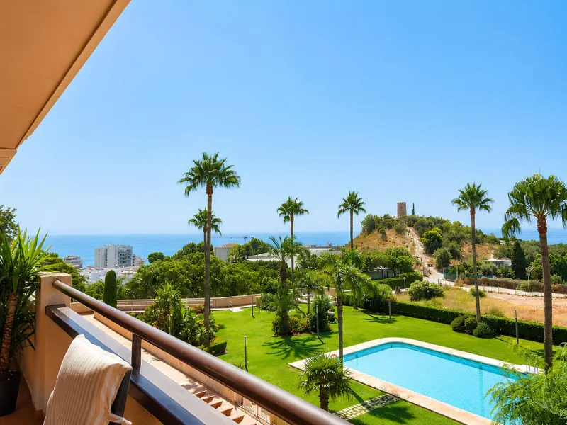 Apartment - Middle Floor Apartment в продаже в Fuengirola, Málaga. В доме 4 спален и 4 ванных комнат. Площадь дома 220 м²