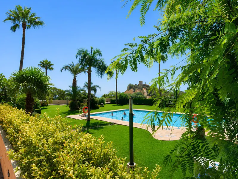 Apartment - Middle Floor Apartment в продаже в Fuengirola, Málaga. В доме 4 спален и 4 ванных комнат. Площадь дома 220 м²