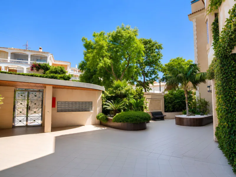 Apartment - Middle Floor Apartment в продаже в Fuengirola, Málaga. В доме 4 спален и 4 ванных комнат. Площадь дома 220 м²