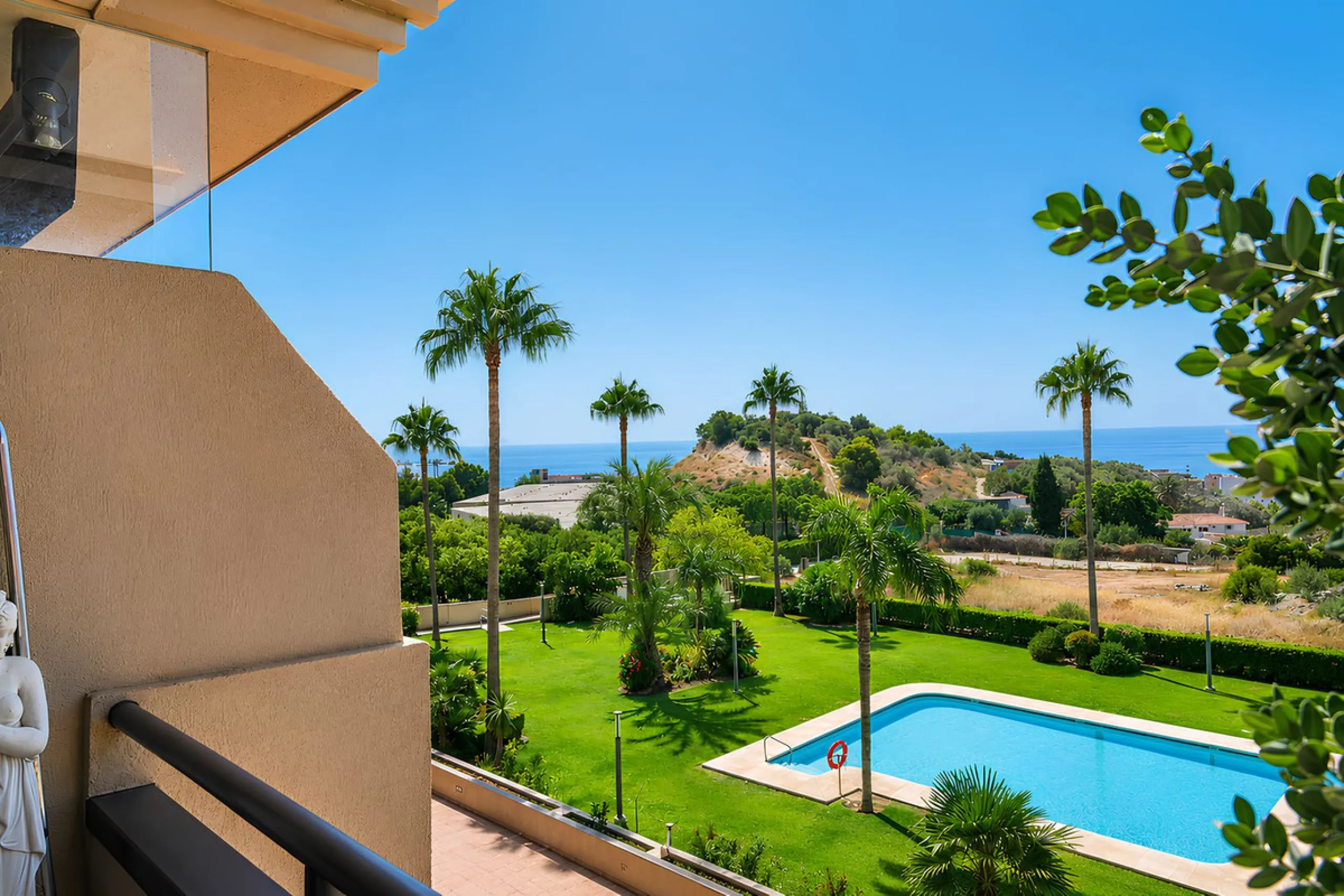 Apartment - Middle Floor Apartment в продаже в Fuengirola, Málaga. В доме 4 спален и 4 ванных комнат. Площадь дома 220 м²