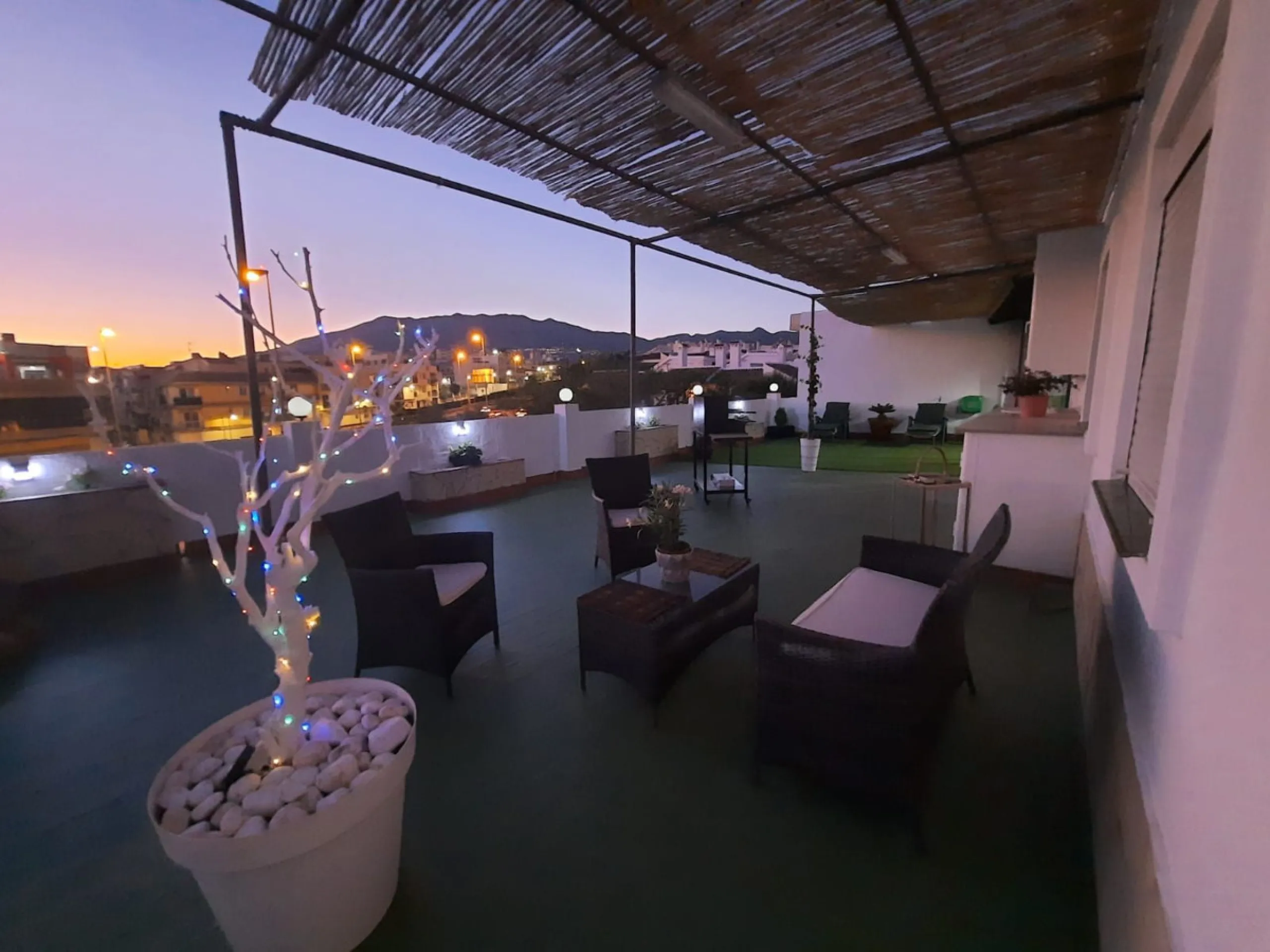 Penthouse 2-Bedroom Apartment with Mountain Views – Fuengirola