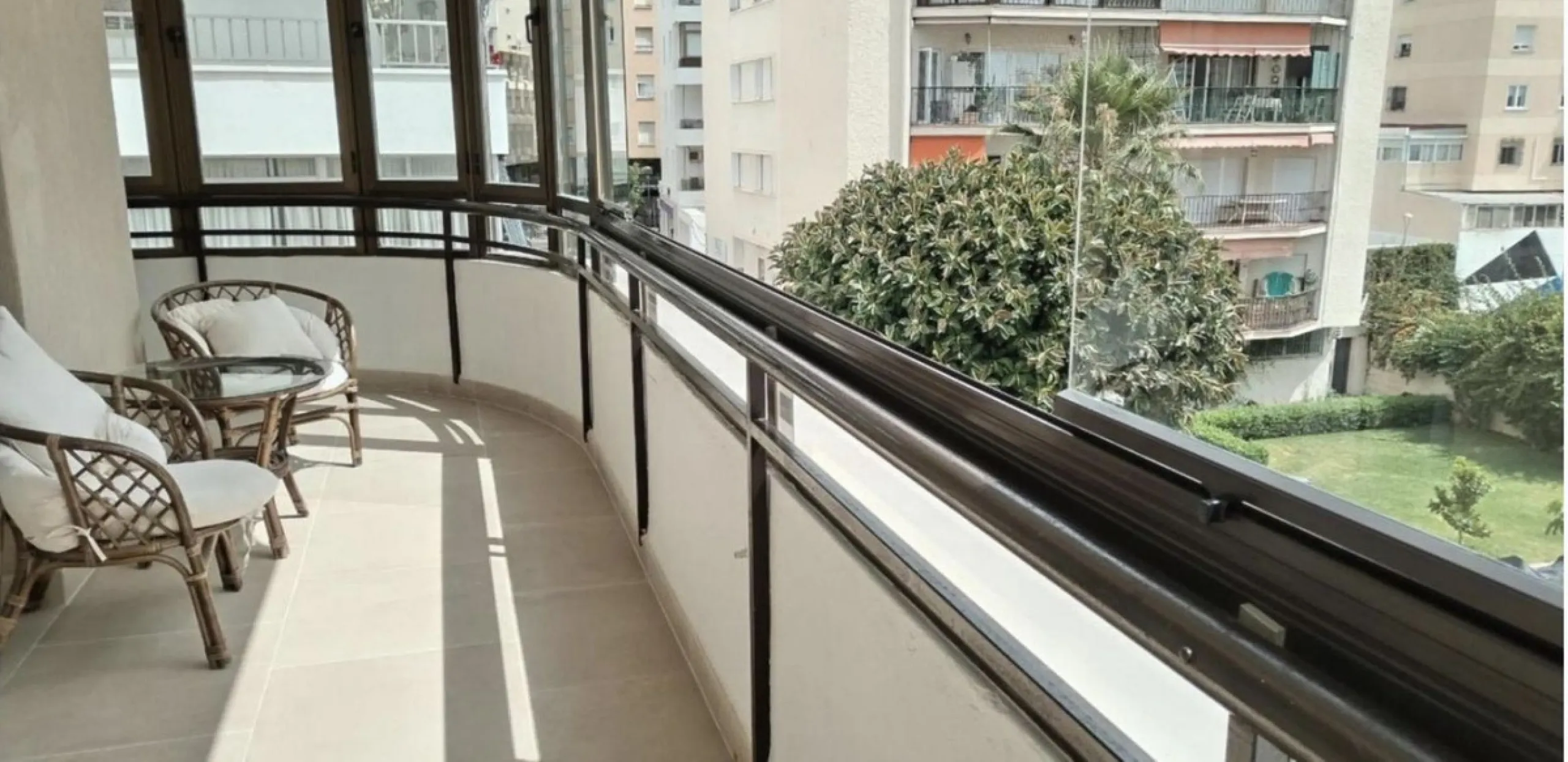 Elegant apartment in the heart of Marbella – just steps from the beach and the port!
