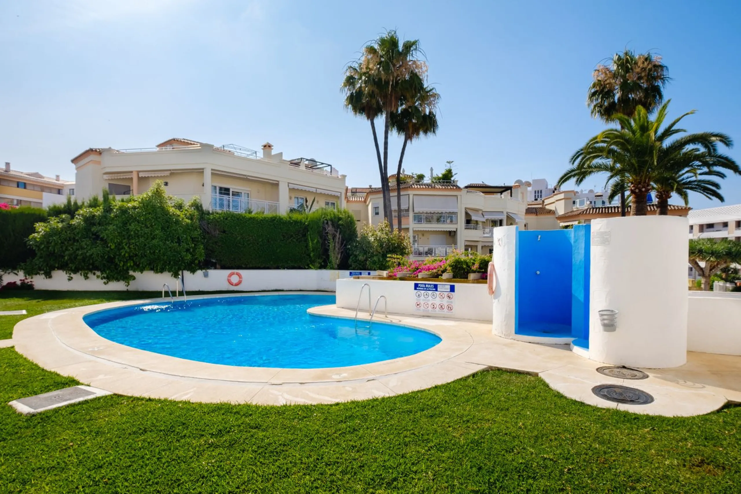 Stylish 2-Bedroom Apartment with Pool and Garden Views in Central Nerja – €550,000