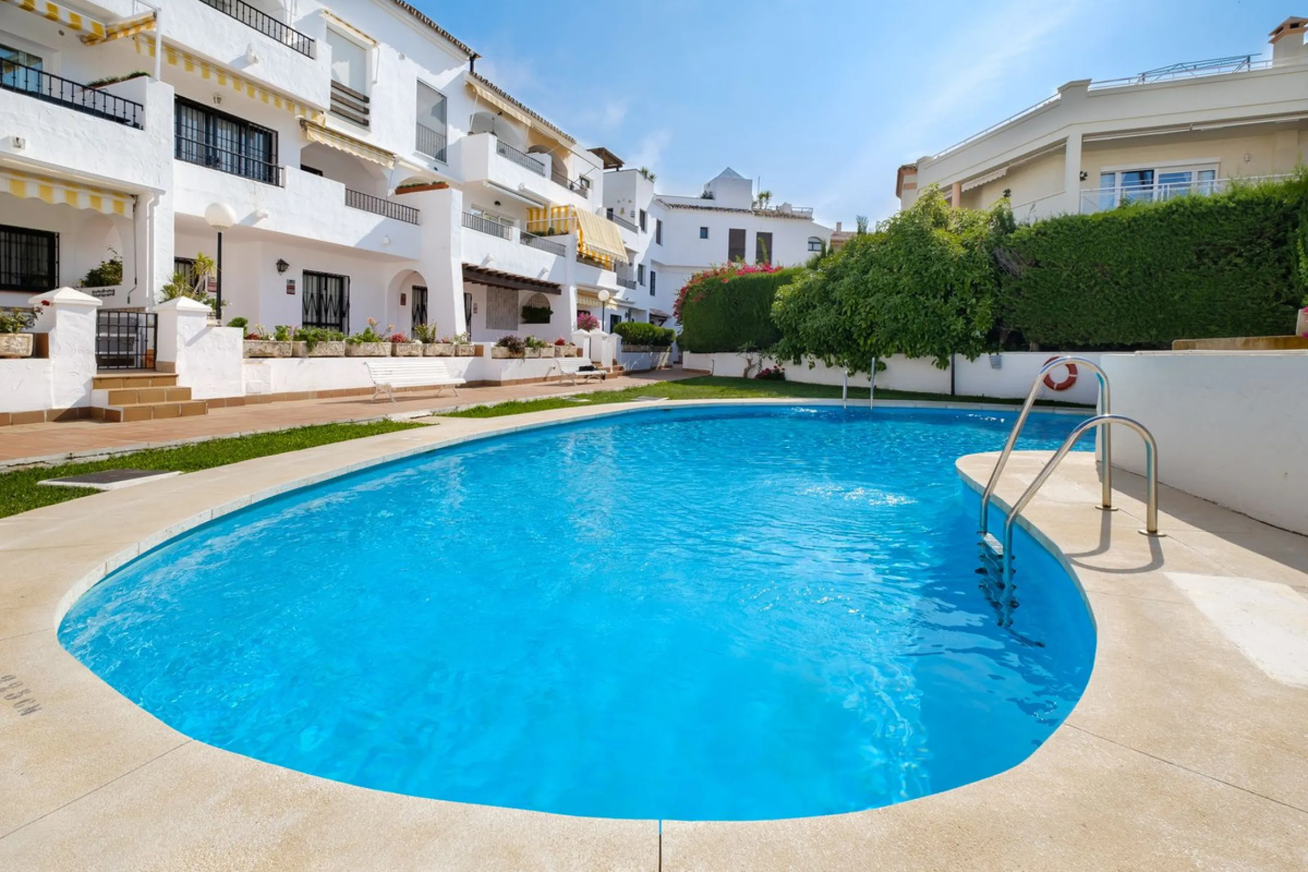 Stylish 2-Bedroom Apartment with Pool and Garden Views in Central Nerja – €550,000