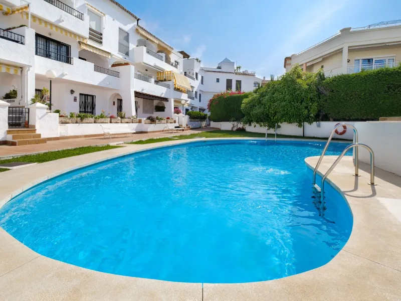 Stylish 2-Bedroom Apartment with Pool and Garden Views in Central Nerja – €550,000