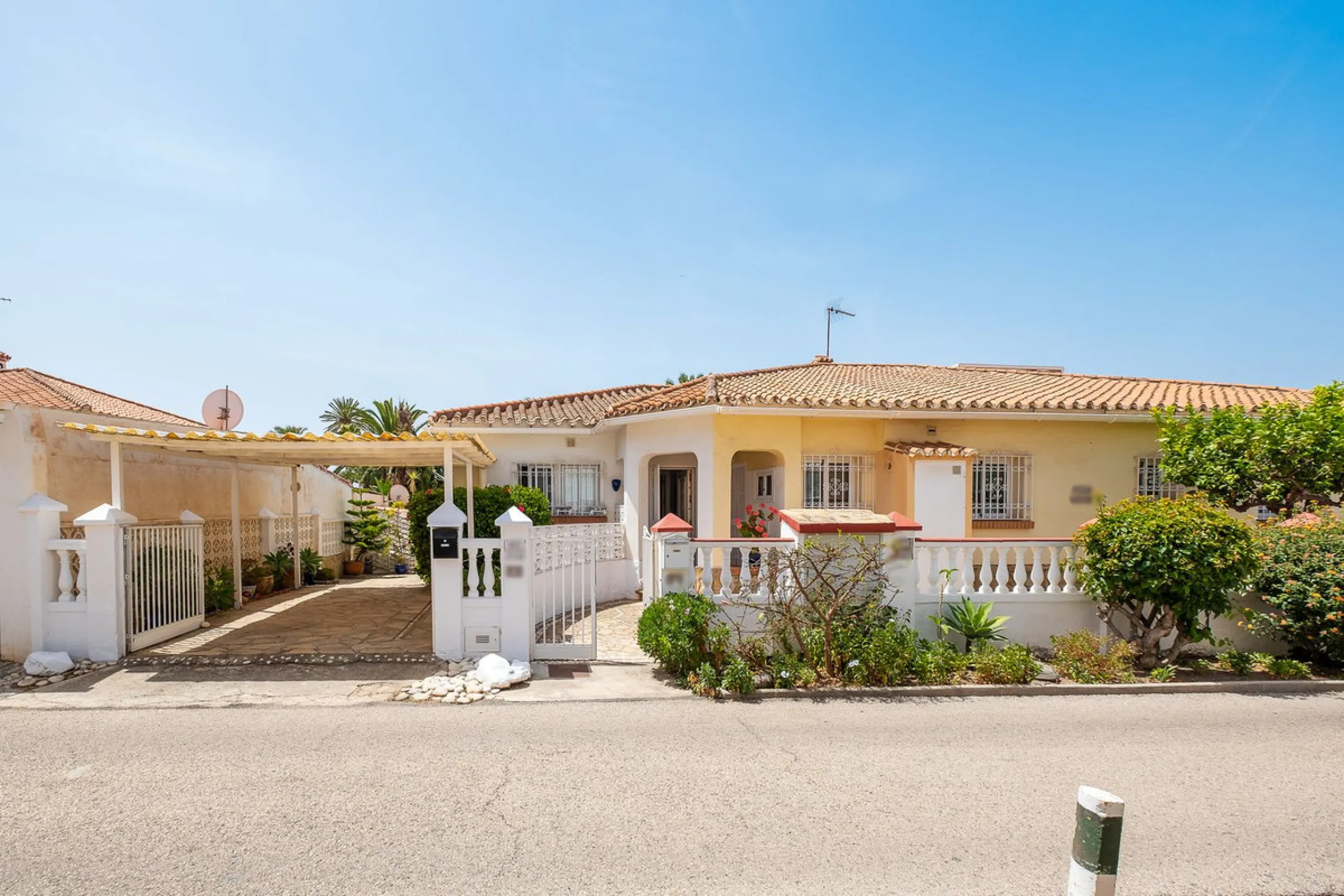 Charming Sunlit Semi-Detached Home Just Steps from the Beach in Torrox Costa