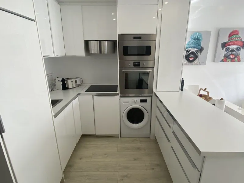 We present a stylish 2.5 Bed/2 Bath Modern Renovated Apartment in Playas Rocío, Puerto Banús (Beachfront Development) for Sale with Private Underground Parking Included in the price! €825,000.