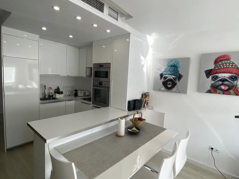 We present a stylish 2.5 Bed/2 Bath Modern Renovated Apartment in Playas Rocío, Puerto Banús (Beachfront Development) for Sale with Private Underground Parking Included in the price! €825,000.