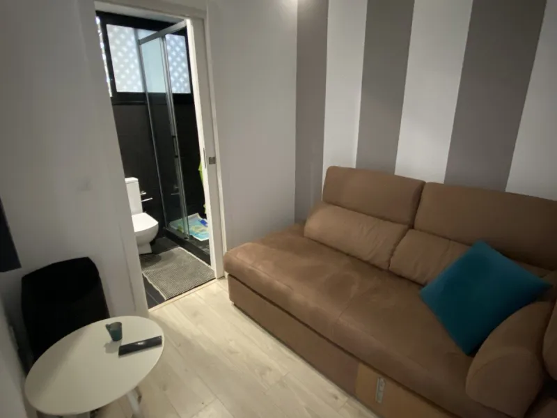 We present a stylish 2.5 Bed/2 Bath Modern Renovated Apartment in Playas Rocío, Puerto Banús (Beachfront Development) for Sale with Private Underground Parking Included in the price! €825,000.