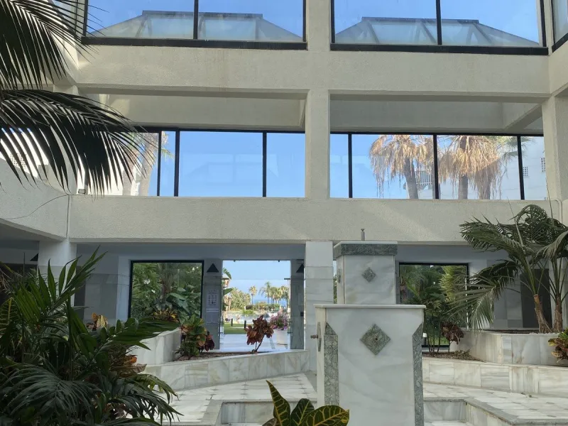 We present a stylish 2.5 Bed/2 Bath Modern Renovated Apartment in Playas Rocío, Puerto Banús (Beachfront Development) for Sale with Private Underground Parking Included in the price! €825,000.