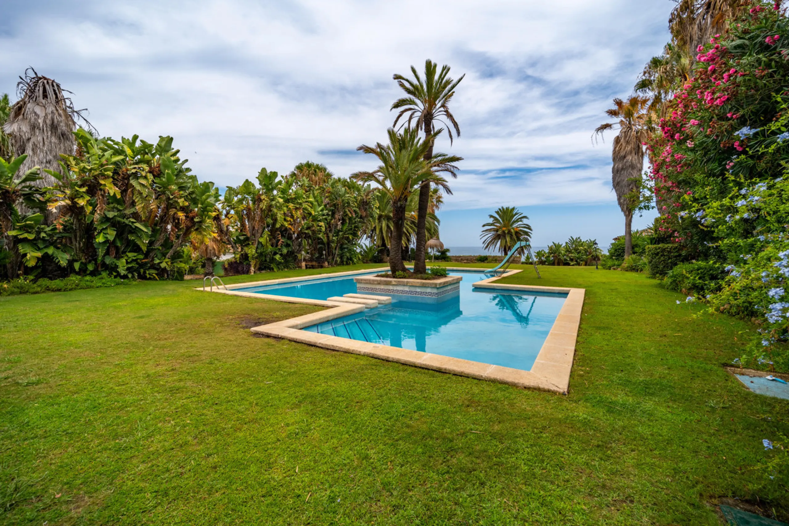 Außergewöhnliches Anwesen in erster Meereslinie an der Neuen Goldenen Meile, Estepona