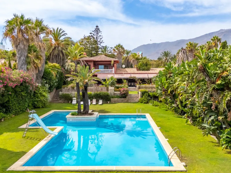 Außergewöhnliches Anwesen in erster Meereslinie an der Neuen Goldenen Meile, Estepona