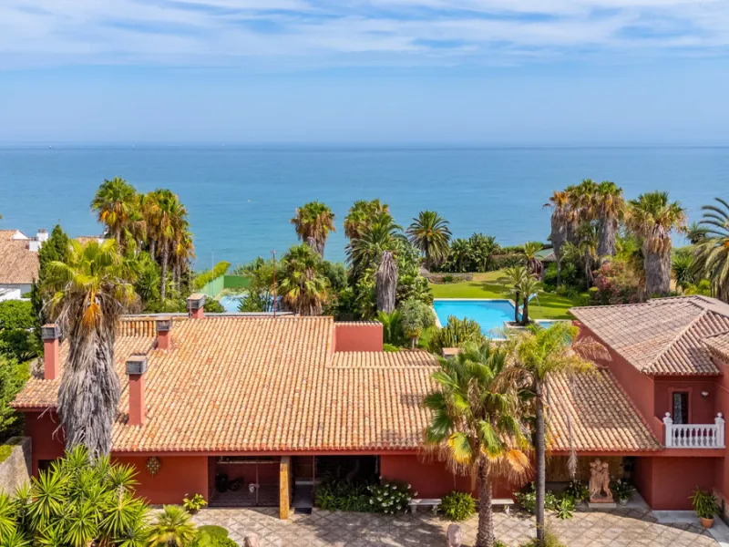 Außergewöhnliches Anwesen in erster Meereslinie an der Neuen Goldenen Meile, Estepona