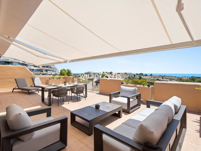 Stunning 2-Bedroom Penthouse – La Resina Golf, Selwo, Estepona