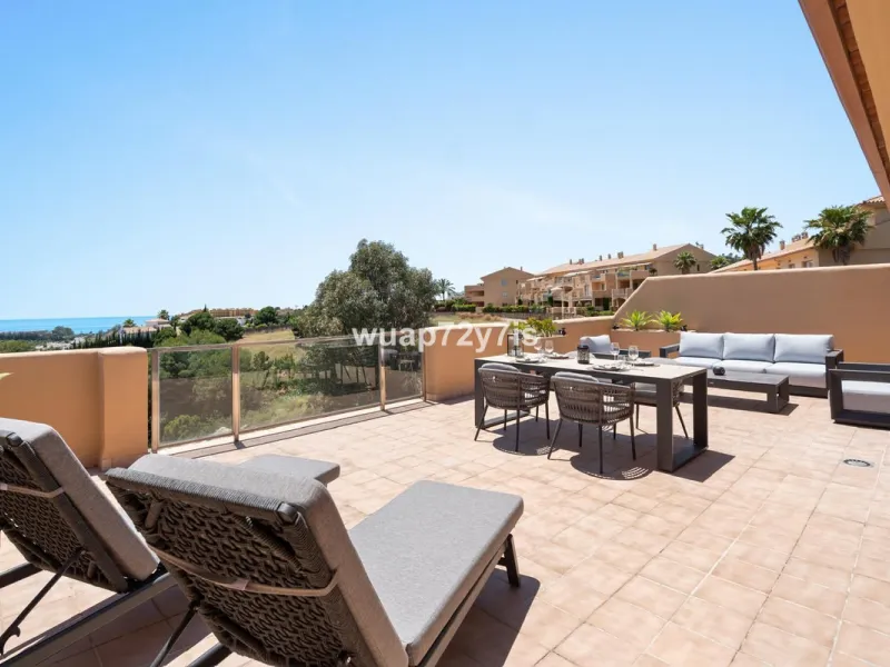 Stunning 2-Bedroom Penthouse – La Resina Golf, Selwo, Estepona