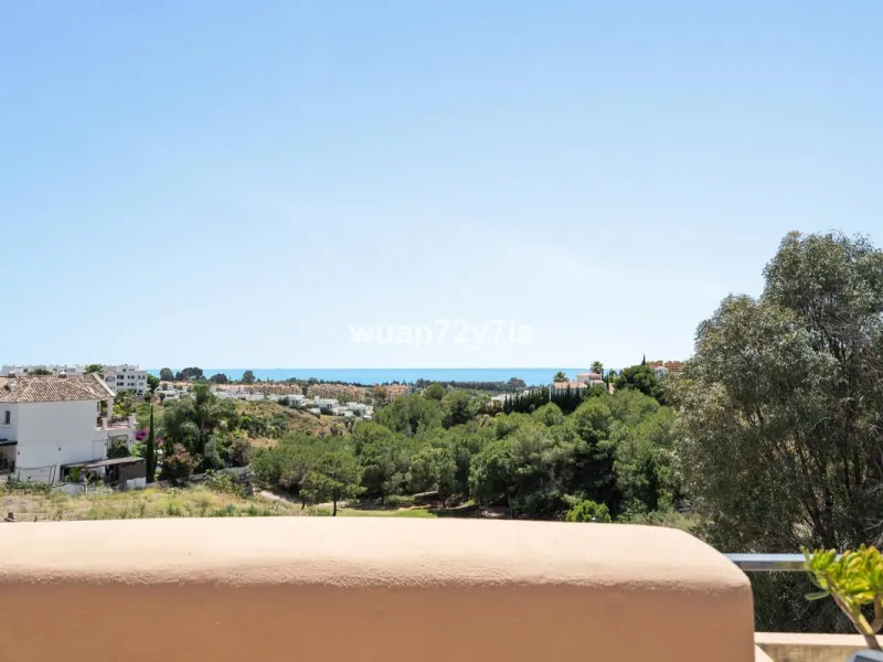 Stunning 2-Bedroom Penthouse – La Resina Golf, Selwo, Estepona