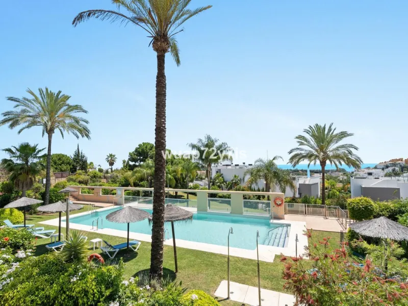 Stunning 2-Bedroom Penthouse – La Resina Golf, Selwo, Estepona