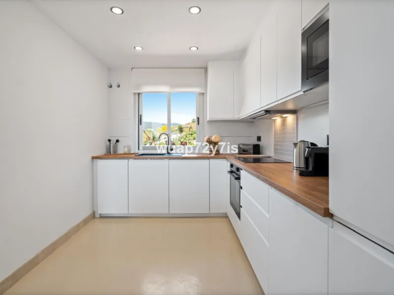 Stunning 2-Bedroom Penthouse – La Resina Golf, Selwo, Estepona