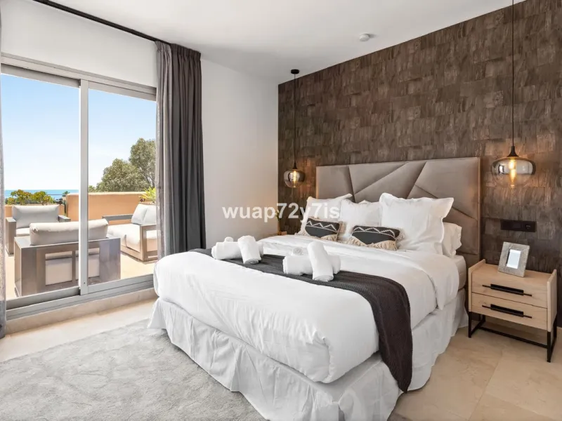 Stunning 2-Bedroom Penthouse – La Resina Golf, Selwo, Estepona