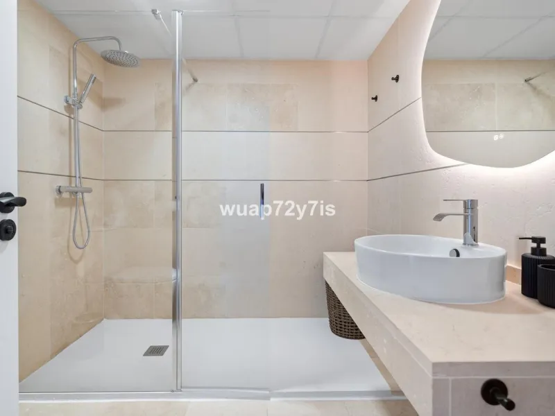 Stunning 2-Bedroom Penthouse – La Resina Golf, Selwo, Estepona