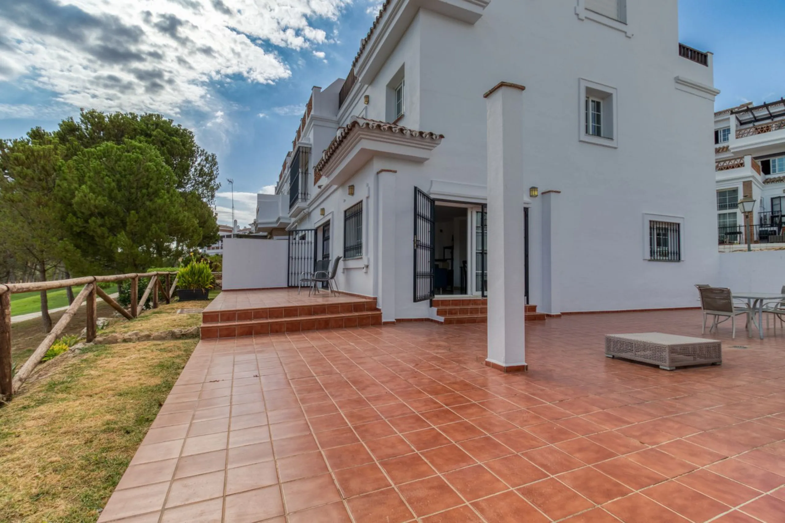 Very spacious home in the scenic Golf Resort near Malaga.