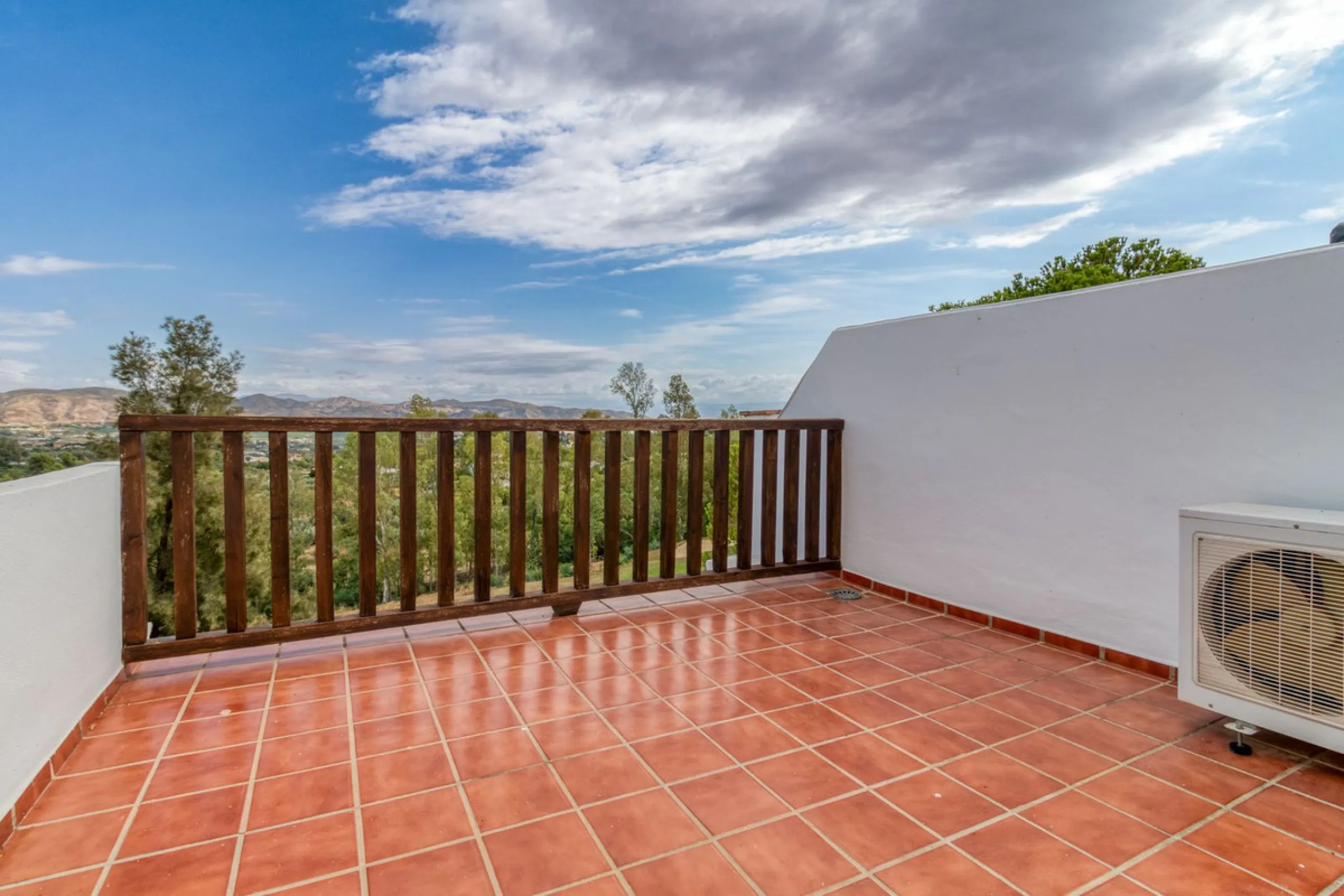 Very spacious home in the scenic Golf Resort near Malaga.