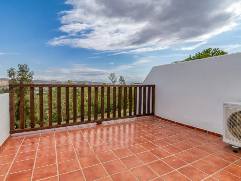 Very spacious home in the scenic Golf Resort near Malaga.