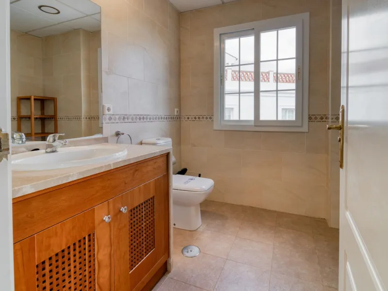 Very spacious home in the scenic Golf Resort near Malaga.