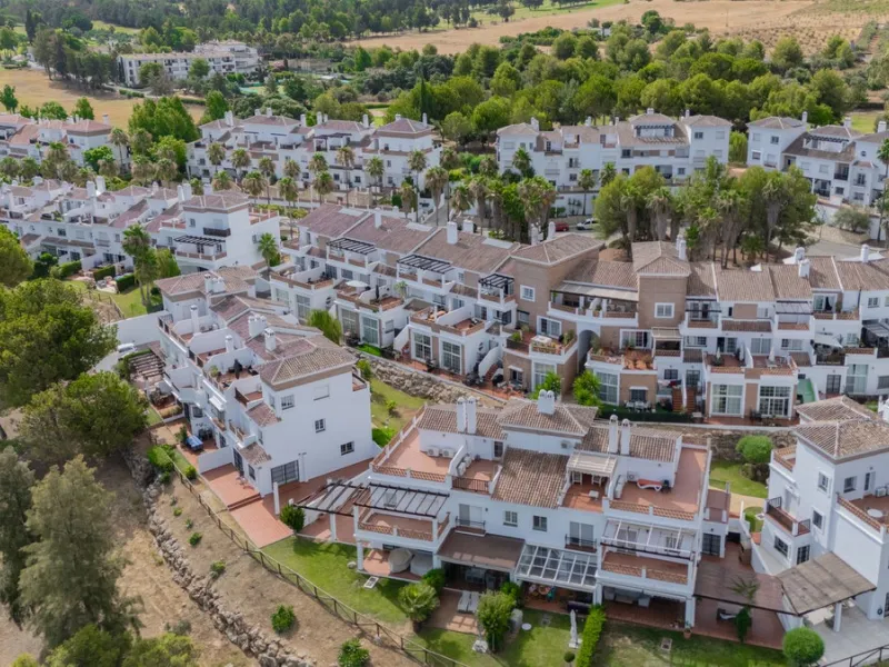 Very spacious home in the scenic Golf Resort near Malaga.