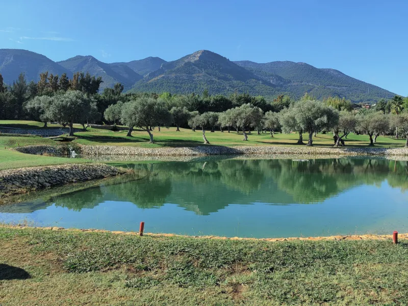 Very spacious home in the scenic Golf Resort near Malaga.