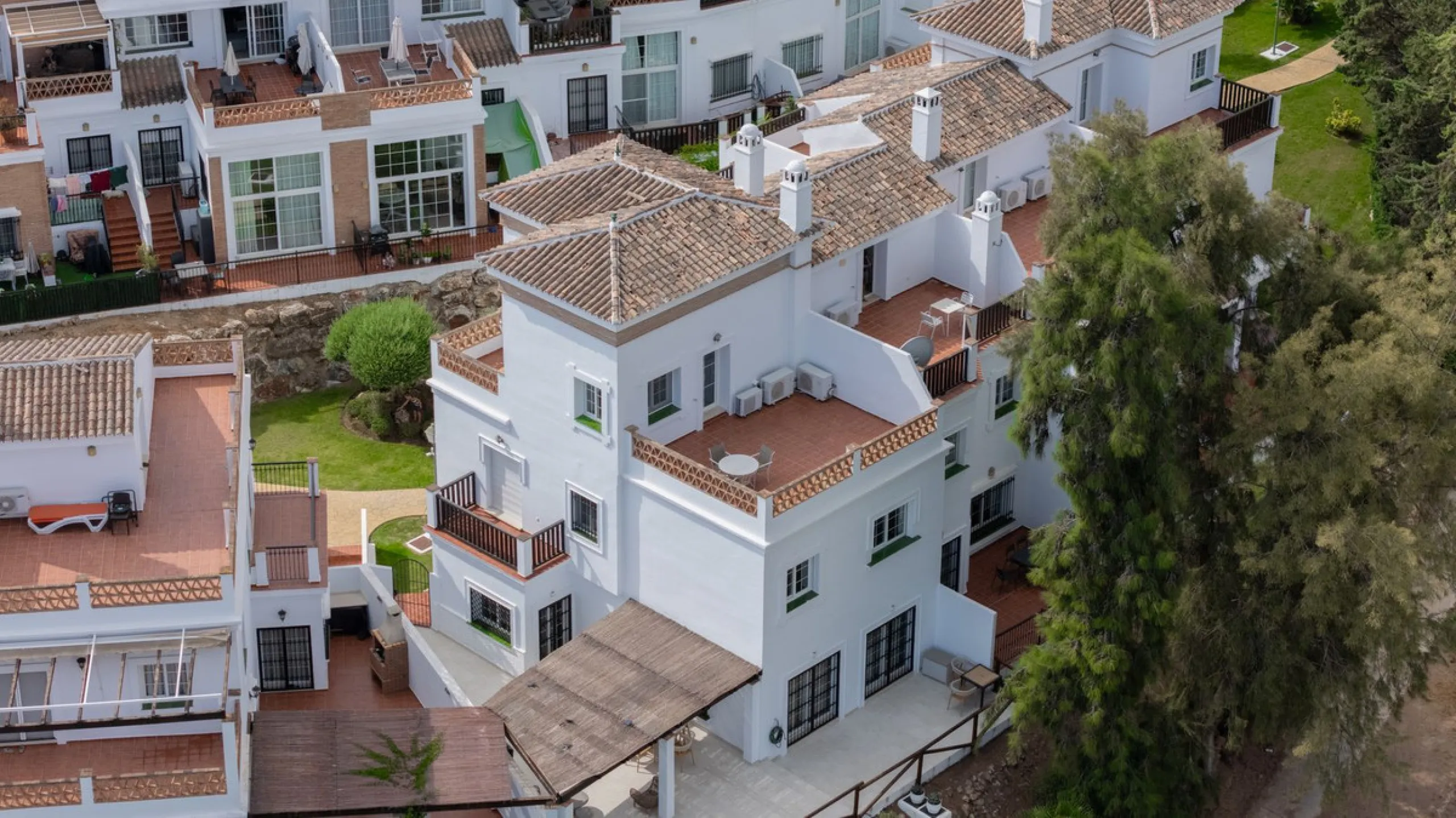 Very spacious home in the scenic Golf Resort near Malaga.