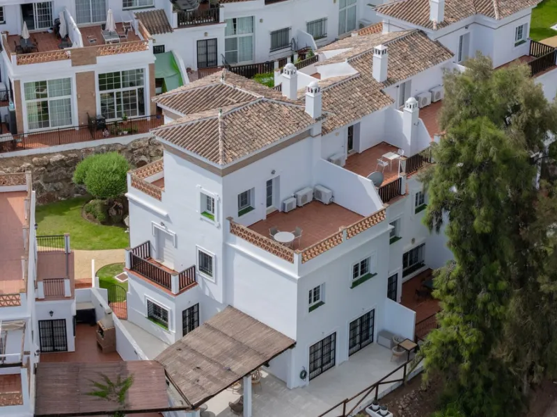 Very spacious home in the scenic Golf Resort near Malaga.