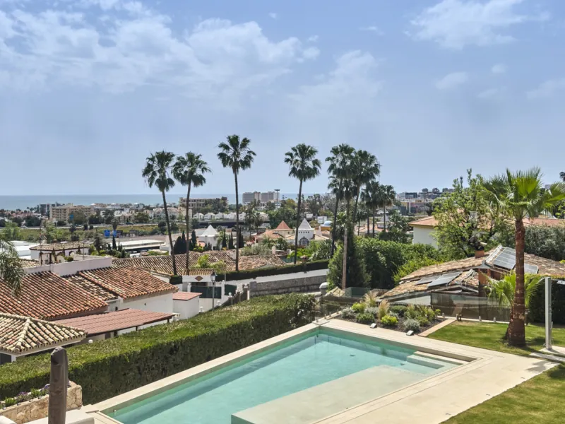 House - Detached Villa в продаже в Málaga, Málaga. В доме 5 спален и 8 ванных комнат. Площадь дома 361 м². Площадь участка 1710 м²