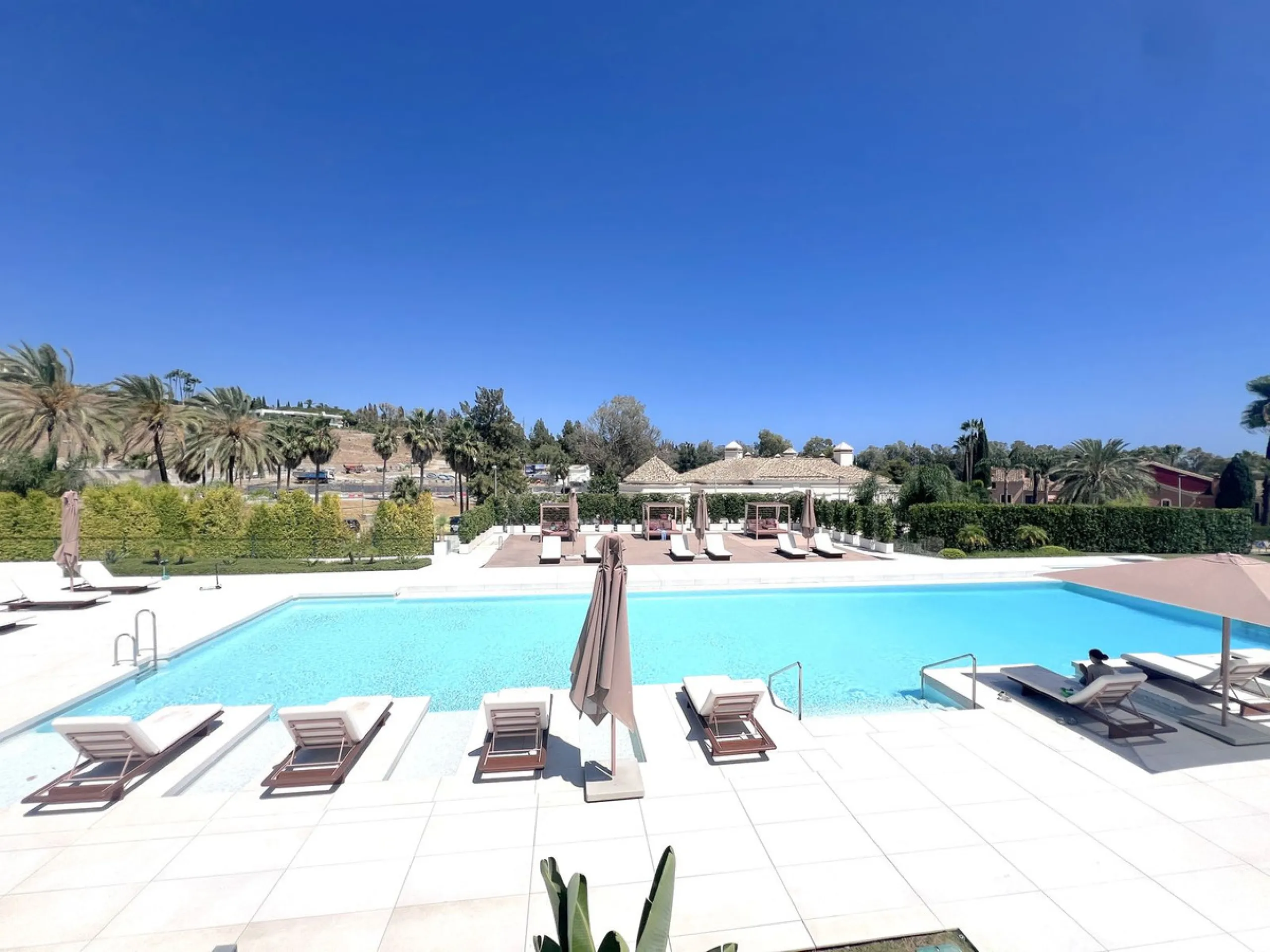 "EpicI is an extraordinary luxury development that offers not only a prime location and the finest facilities of an exclusive complex, but also an unmatched lifestyle of comfort and elegance. The community features four outdoor pools, tennis courts, a clu