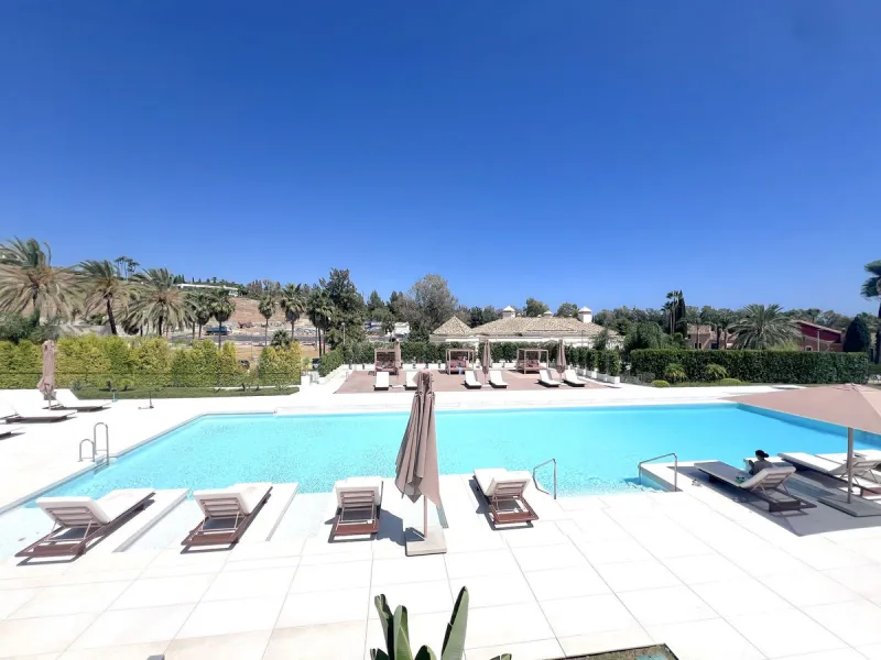 "EpicI is an extraordinary luxury development that offers not only a prime location and the finest facilities of an exclusive complex, but also an unmatched lifestyle of comfort and elegance. The community features four outdoor pools, tennis courts, a clu