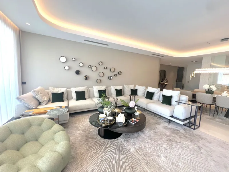 "EpicI is an extraordinary luxury development that offers not only a prime location and the finest facilities of an exclusive complex, but also an unmatched lifestyle of comfort and elegance. The community features four outdoor pools, tennis courts, a clu