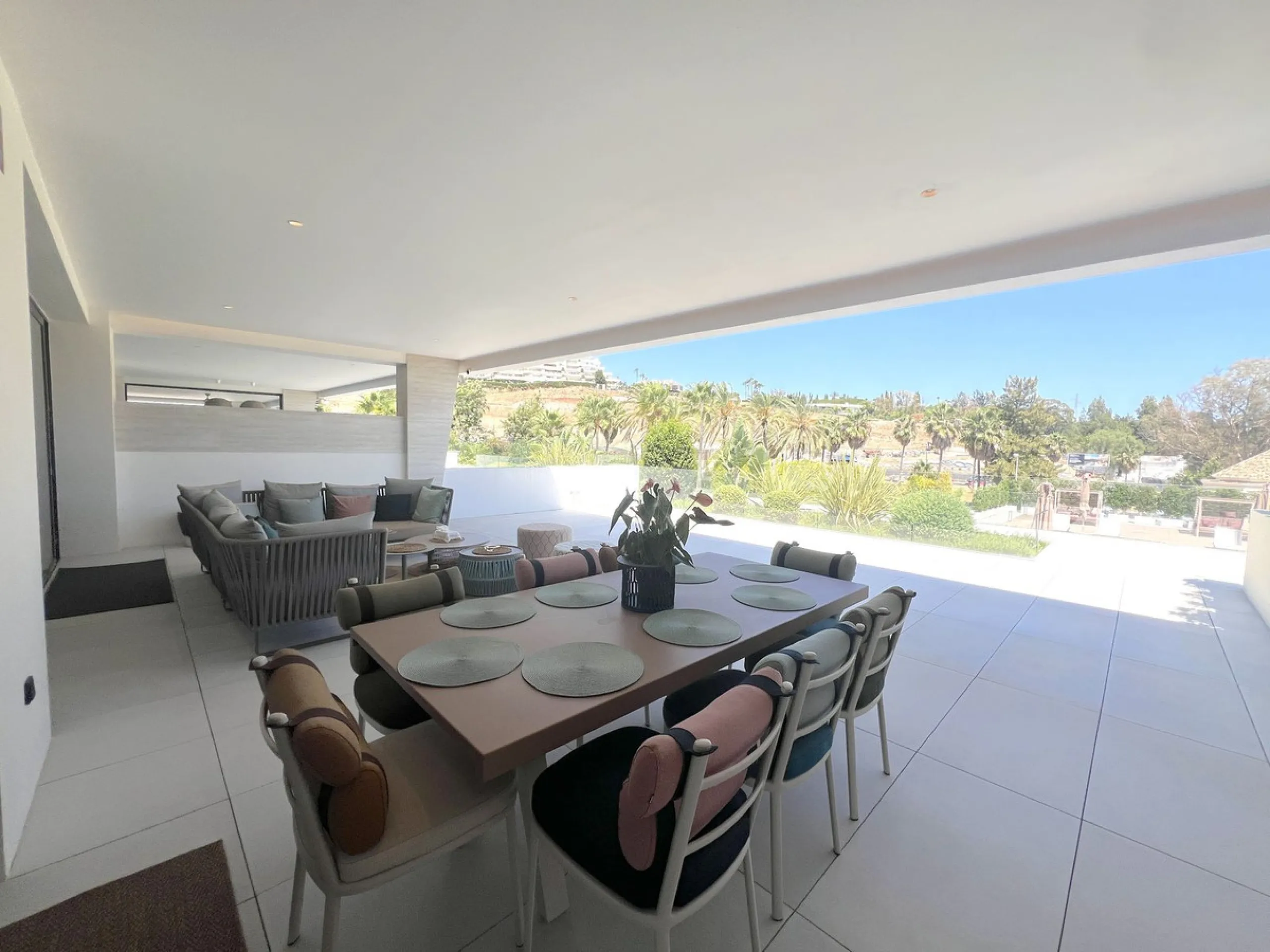 "EpicI is an extraordinary luxury development that offers not only a prime location and the finest facilities of an exclusive complex, but also an unmatched lifestyle of comfort and elegance. The community features four outdoor pools, tennis courts, a clu