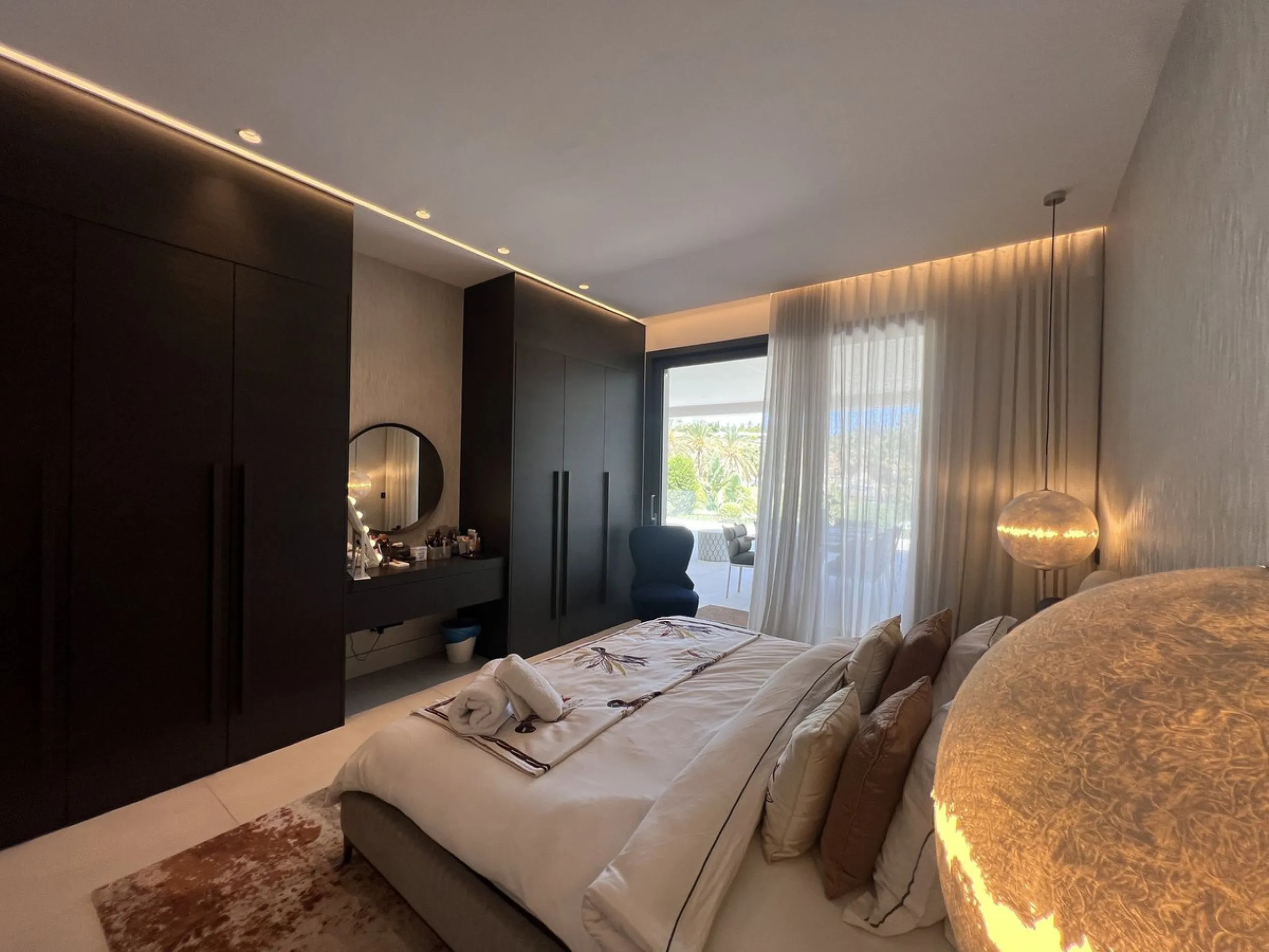 "EpicI is an extraordinary luxury development that offers not only a prime location and the finest facilities of an exclusive complex, but also an unmatched lifestyle of comfort and elegance. The community features four outdoor pools, tennis courts, a clu