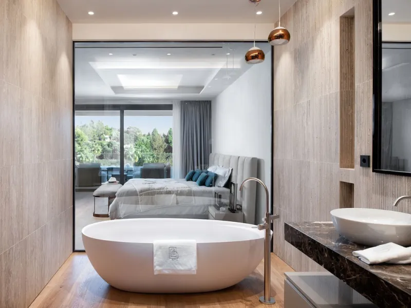 "EpicI is an extraordinary luxury development that offers not only a prime location and the finest facilities of an exclusive complex, but also an unmatched lifestyle of comfort and elegance. The community features four outdoor pools, tennis courts, a clu