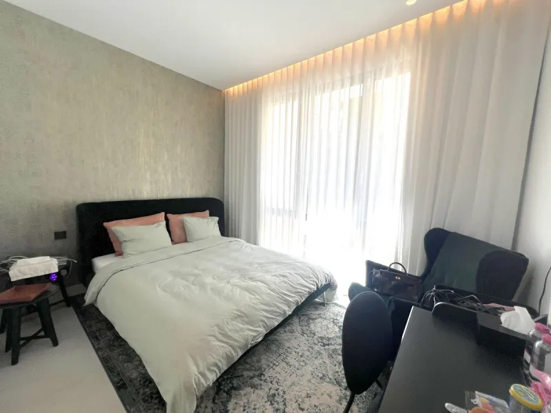 "EpicI is an extraordinary luxury development that offers not only a prime location and the finest facilities of an exclusive complex, but also an unmatched lifestyle of comfort and elegance. The community features four outdoor pools, tennis courts, a clu